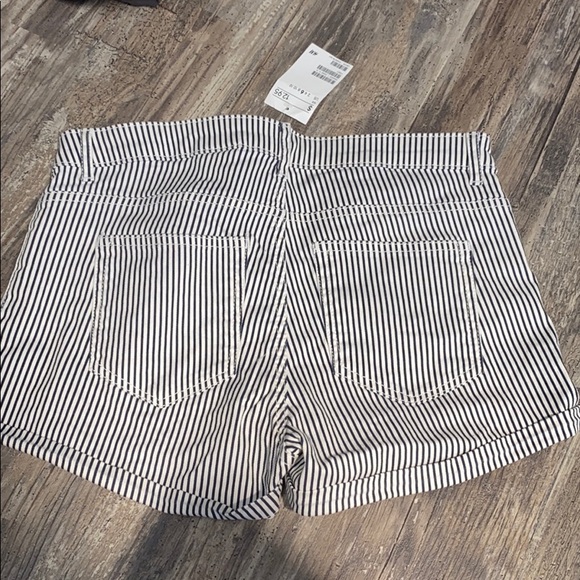 Shorts - Picture 3 of 3